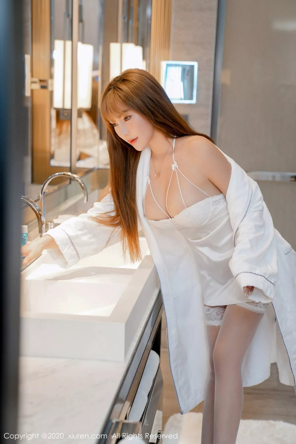 秀人集.com_[XiuRen秀人网]No.2459_嫩模萌汉药baby私房浴室白色浴袍配白色蕾丝袜极致魅惑写真61P