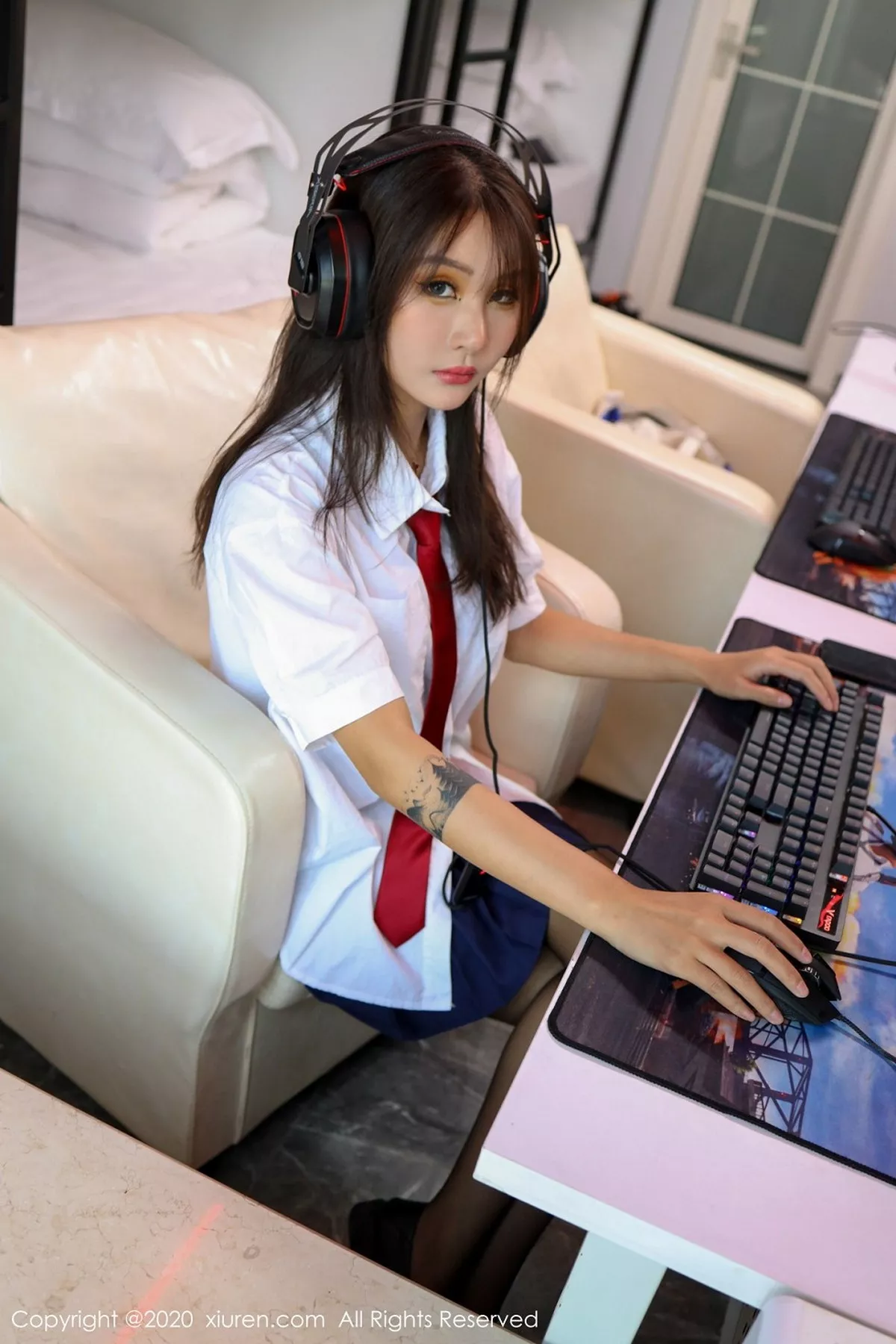 秀人集.com_[XiuRen秀人网]No.2461_嫩模Emily顾奈奈不良校花网瘾少女主题开档黑丝裤袜魅惑写真90P