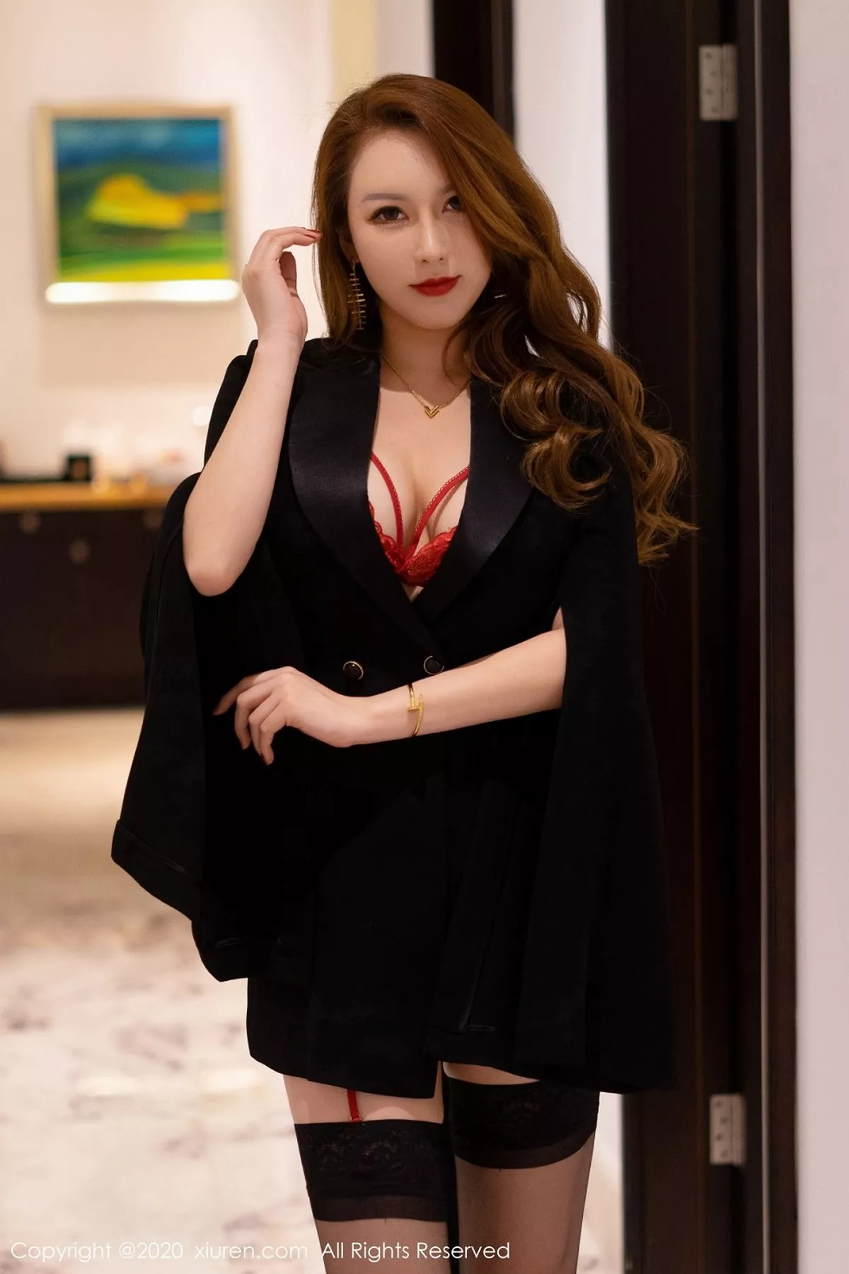 秀人集.com_[XiuRen秀人网]No.2472_女神Egg-尤妮丝三亚旅拍私房红色蕾丝内衣配黑丝吊袜极致魅惑写真49P