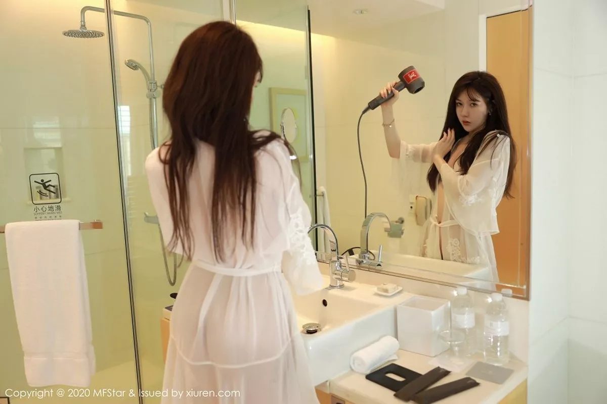 秀人集.com_[MFStar模范学院]Vol.373_嫩模薛琪琪sandy居家女友视觉主题浴室薄纱透视诱惑写真52P