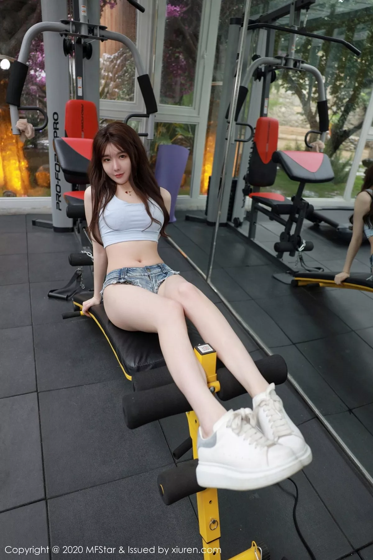 秀人集.com_[MFStar模范学院]Vol.354_嫩模薛琪琪sandy大理旅拍健身房齐逼牛仔裤撩人诱惑写真47P