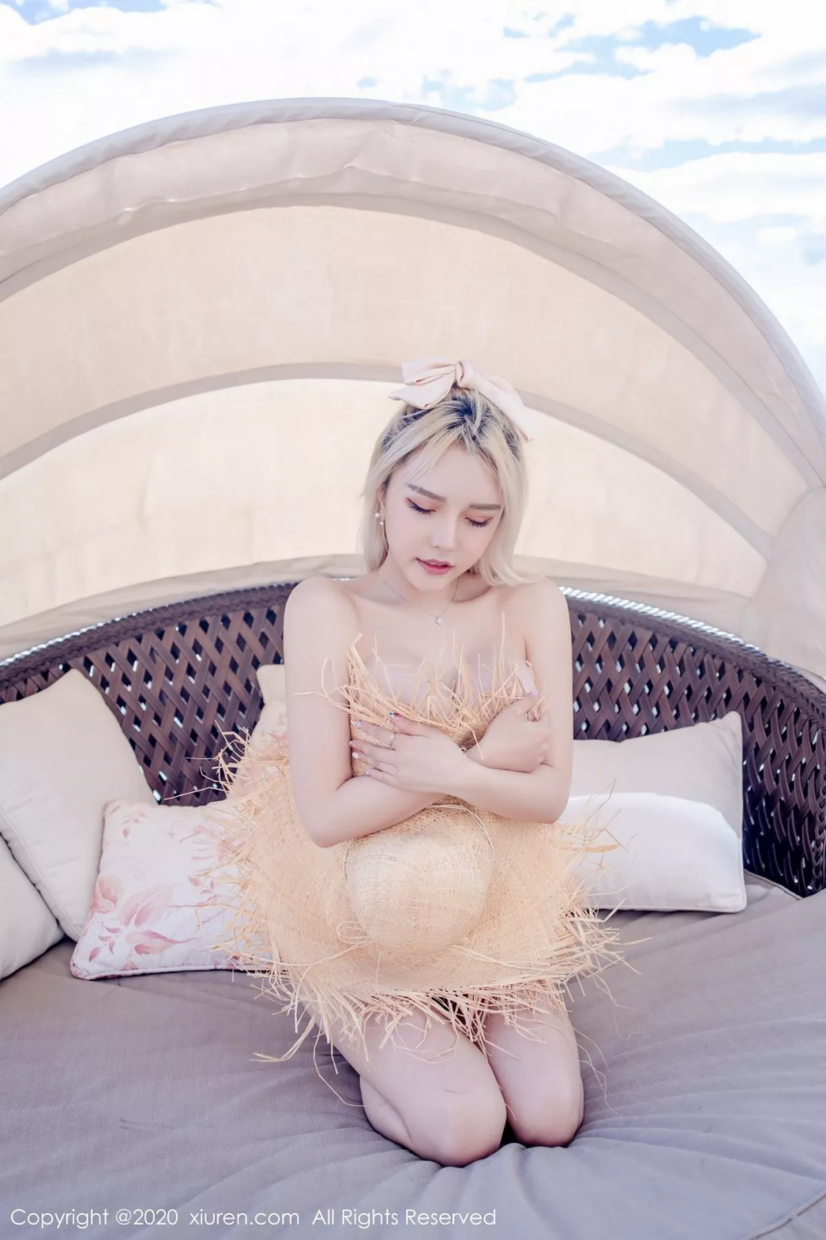 秀人集.com_[XiuRen秀人网]No.2371_嫩模淼淼小姐姐呀大理旅拍私房床上性感透视内衣撩人诱惑写真43P