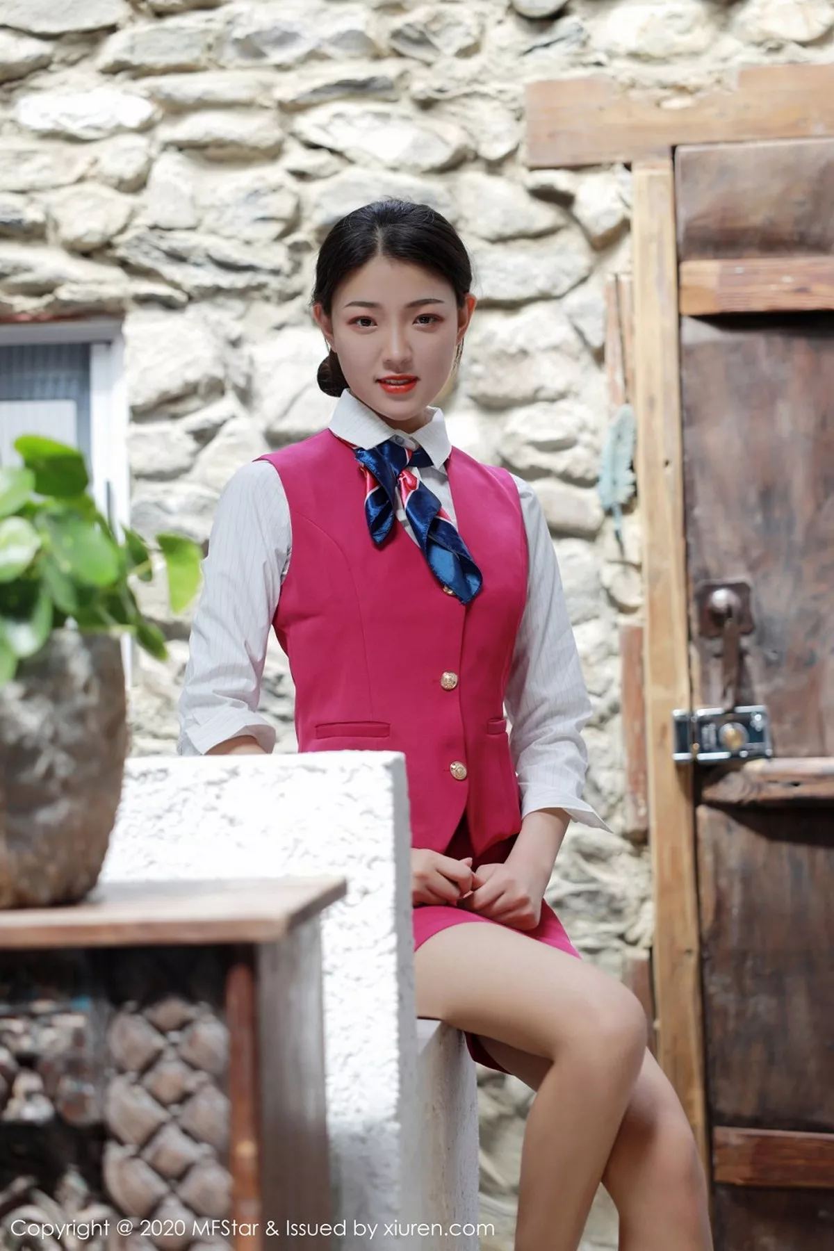 秀人集.com_[MFStar模范学院]Vol.356_嫩模Laura苏雨彤大理旅拍性感空乘制服半脱撩人诱惑写真60P