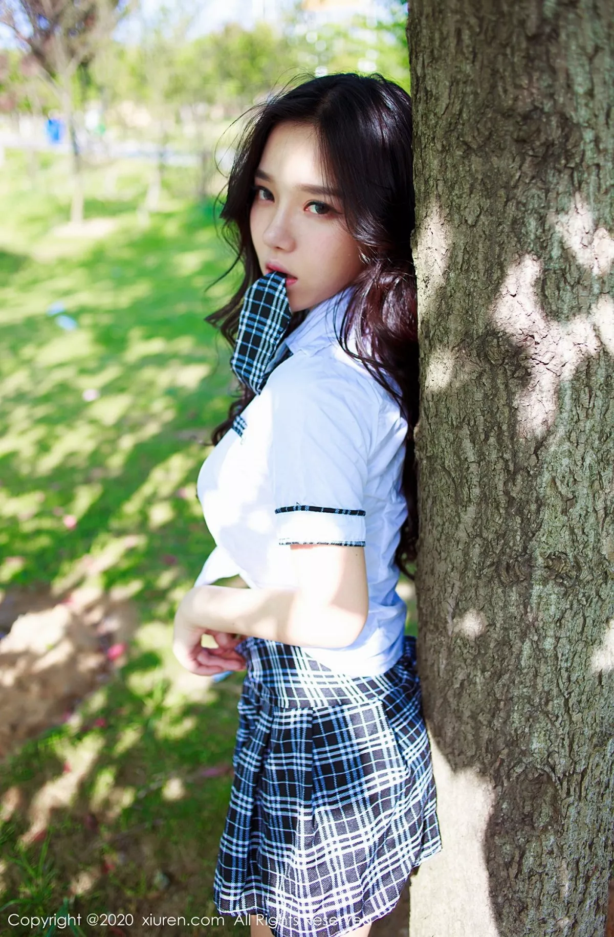 秀人集.com_[XiuRen秀人网]No.2380_嫩模夏雪爱户外JK制服+白色缕空马术服秀完美身材性感写真41P