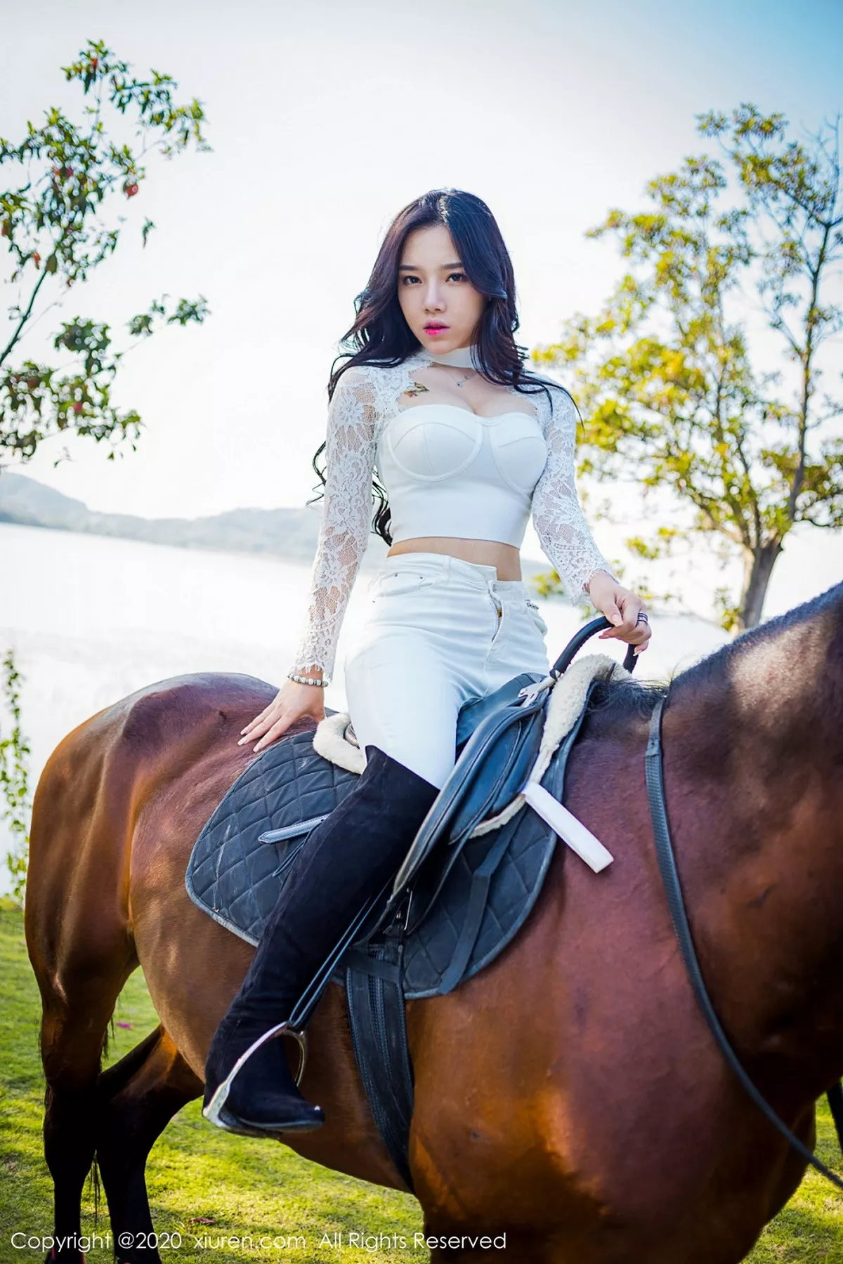 秀人集.com_[XiuRen秀人网]No.2380_嫩模夏雪爱户外JK制服+白色缕空马术服秀完美身材性感写真41P