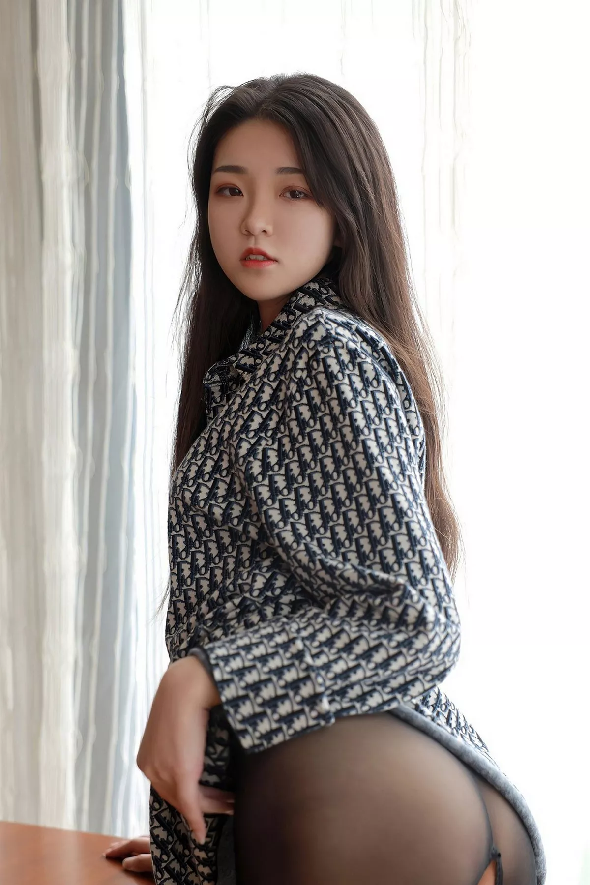 秀人集.com_[MFStar模范学院]Vol.374_嫩模Laura苏雨彤格子衬衫秀性感内衣无内黑丝裤袜诱惑写真52P