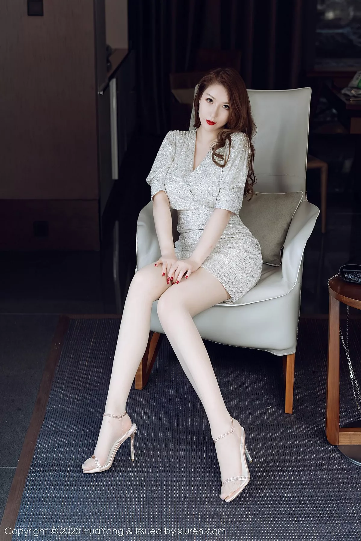 秀人集.com_[HuaYang花漾]Vol.283_女神Egg-尤妮丝三亚旅拍华丽典雅礼裙半脱秀丰满身材诱惑写真53P