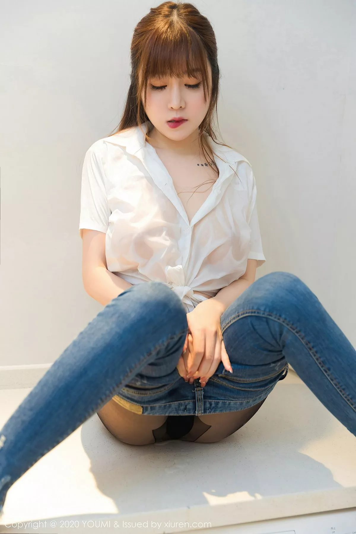 秀人集.com_[YouMi尤蜜荟]Vol.522_女神王雨纯经典白衬衫主题私房脱牛仔裤露黑丝裤袜魅惑写真90P