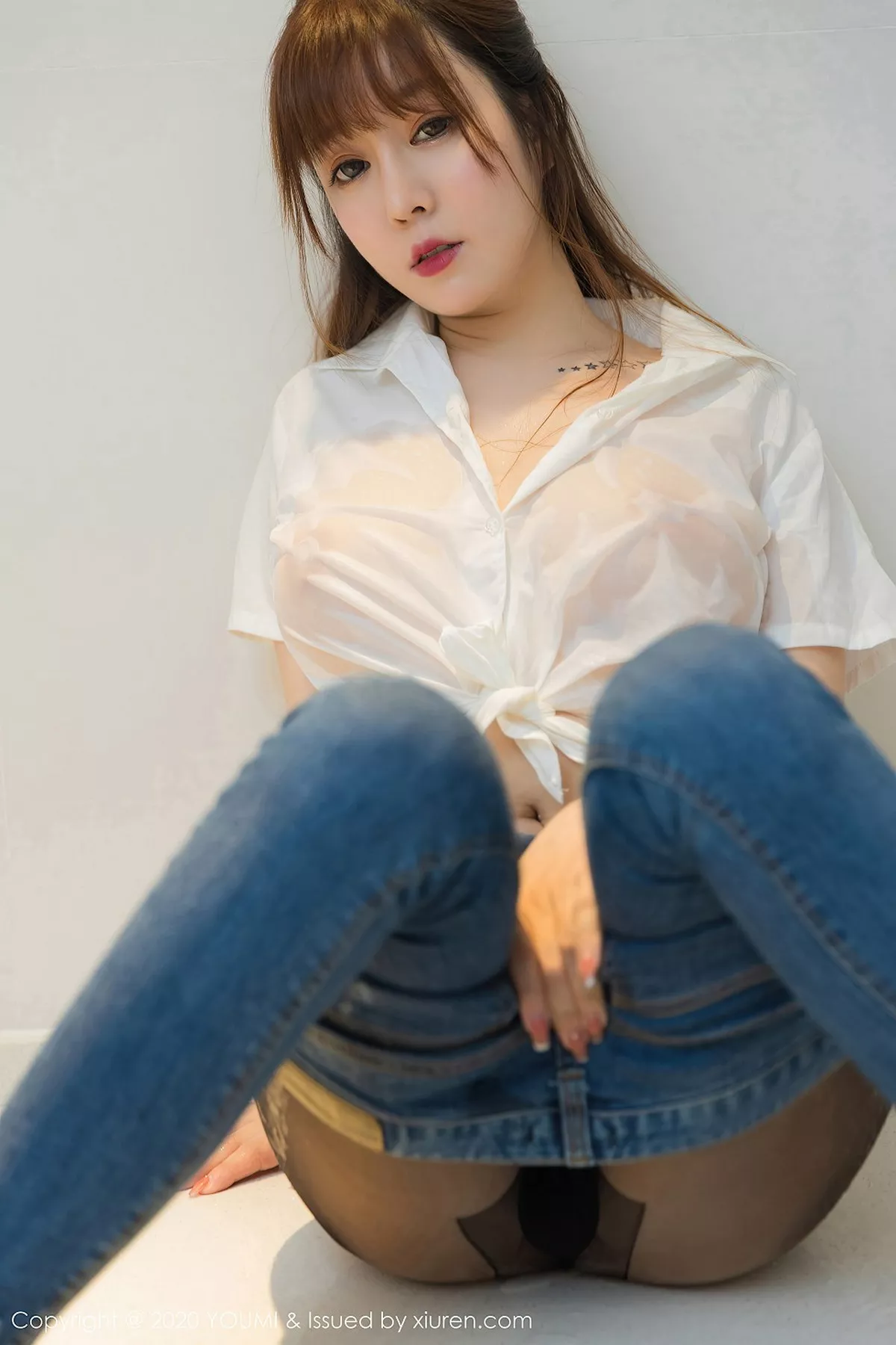 秀人集.com_[YouMi尤蜜荟]Vol.522_女神王雨纯经典白衬衫主题私房脱牛仔裤露黑丝裤袜魅惑写真90P