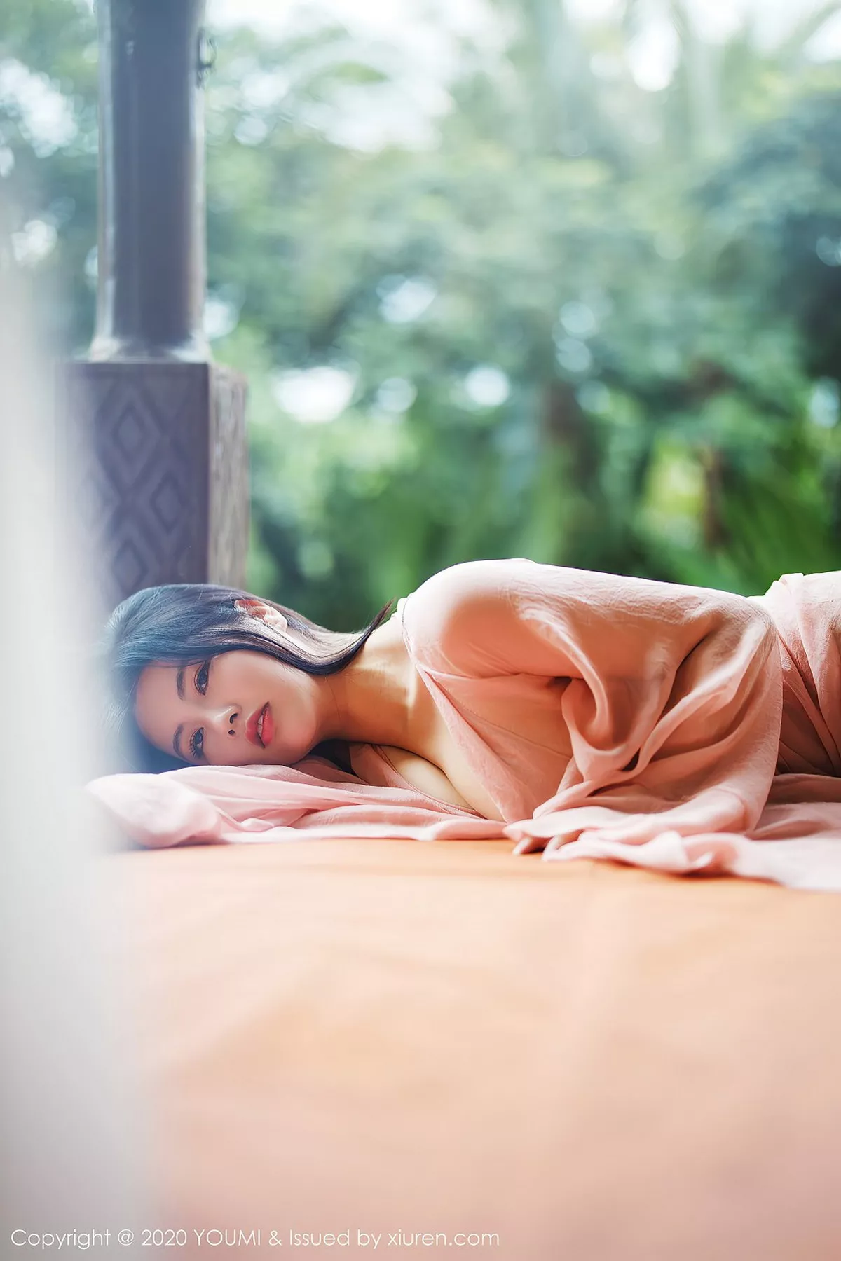 秀人集.com_[YouMi尤蜜荟]Vol.523_女神娜露Selena西双版纳旅拍轻薄粉色长裙秀傲人豪乳诱惑写真89P