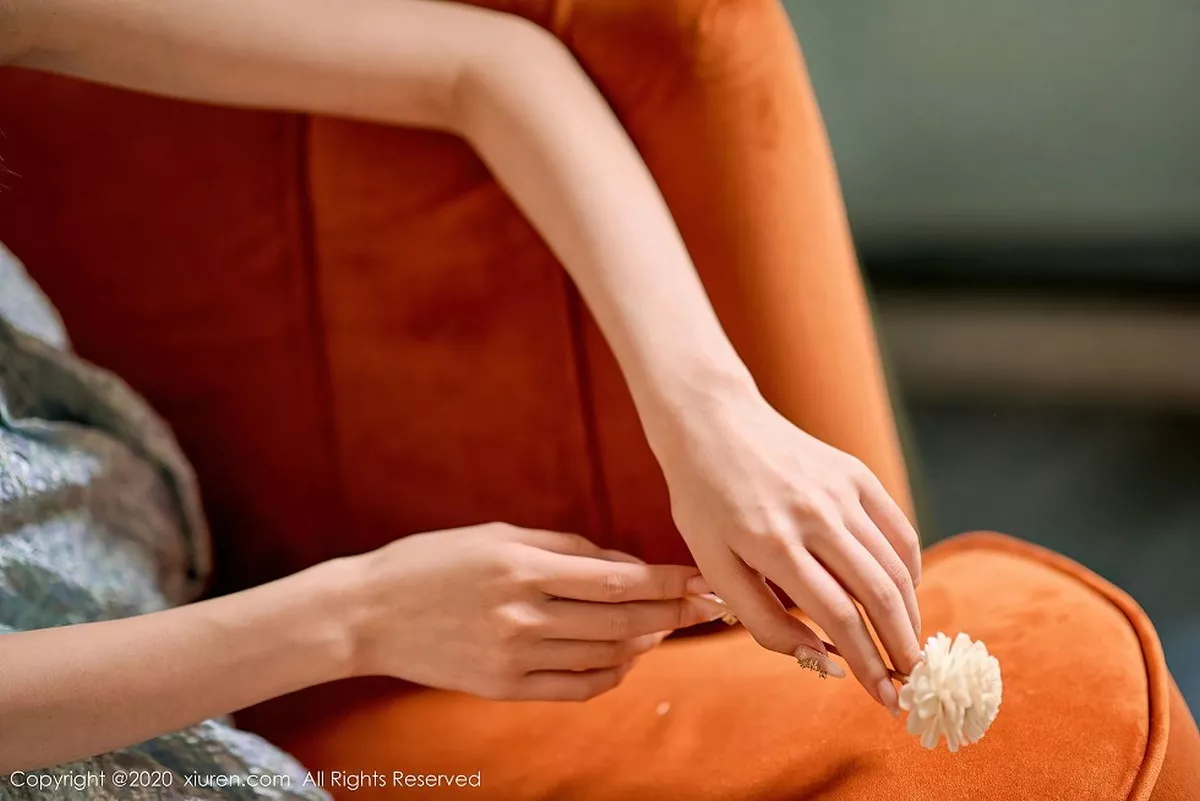 秀人集.com_[XiuRen秀人网]No.2533_新人模特尤其足控福利主题私房吊带连身裙秀美腿玉足性感写真118P