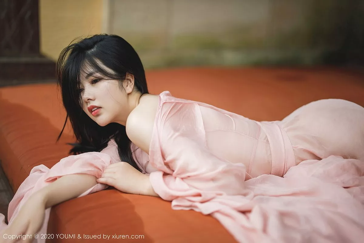 秀人集.com_[YouMi尤蜜荟]Vol.523_女神娜露Selena西双版纳旅拍轻薄粉色长裙秀傲人豪乳诱惑写真89P