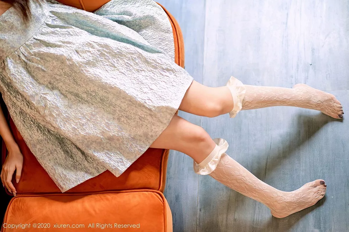 秀人集.com_[XiuRen秀人网]No.2533_新人模特尤其足控福利主题私房吊带连身裙秀美腿玉足性感写真118P