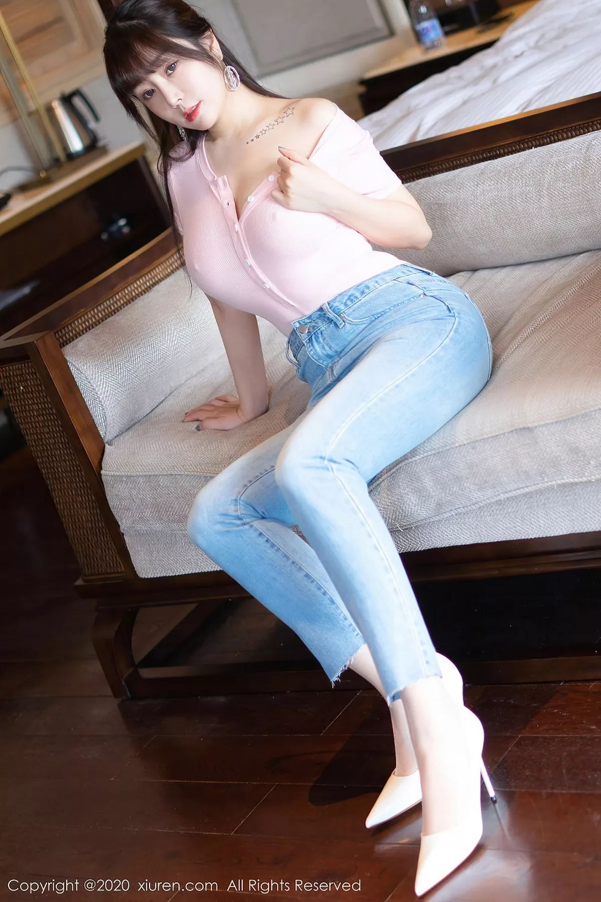 秀人集.com_[XiuRen秀人网]No.2536_女神王雨纯西双版纳旅拍私房粉色薄透死库水秀丰满身材诱惑写真46P