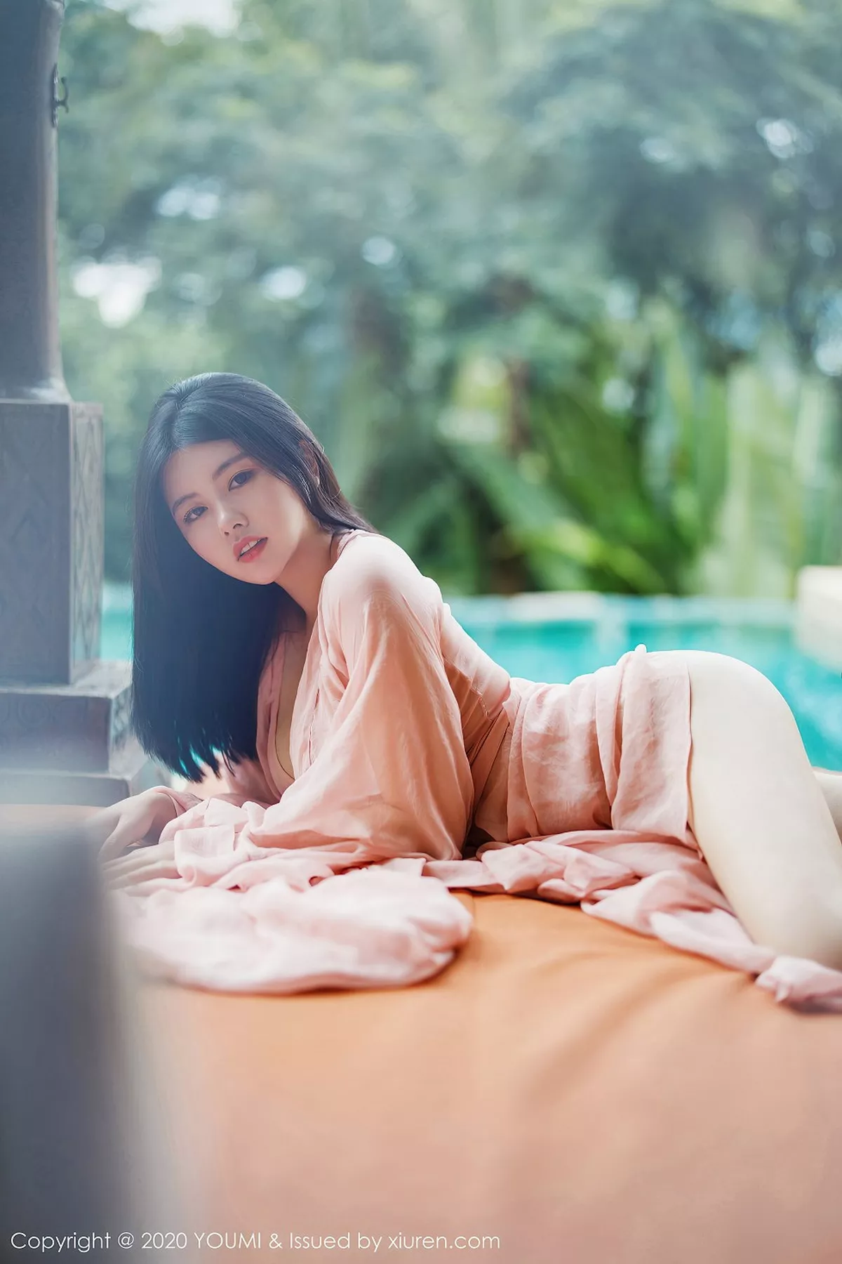 秀人集.com_[YouMi尤蜜荟]Vol.523_女神娜露Selena西双版纳旅拍轻薄粉色长裙秀傲人豪乳诱惑写真89P