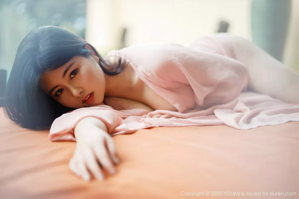 秀人集.com_[YouMi尤蜜荟]Vol.523_女神娜露Selena西双版纳旅拍轻薄粉色长裙秀傲人豪乳诱惑写真89P