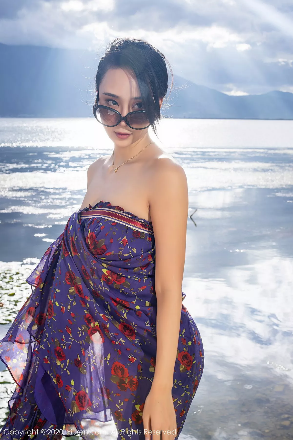 秀人集.com_[XiuRen秀人网]No.2544_嫩模蓝夏Akasha户外紫色花衣配紫丝裤袜秀美腿玉足诱惑写真49P