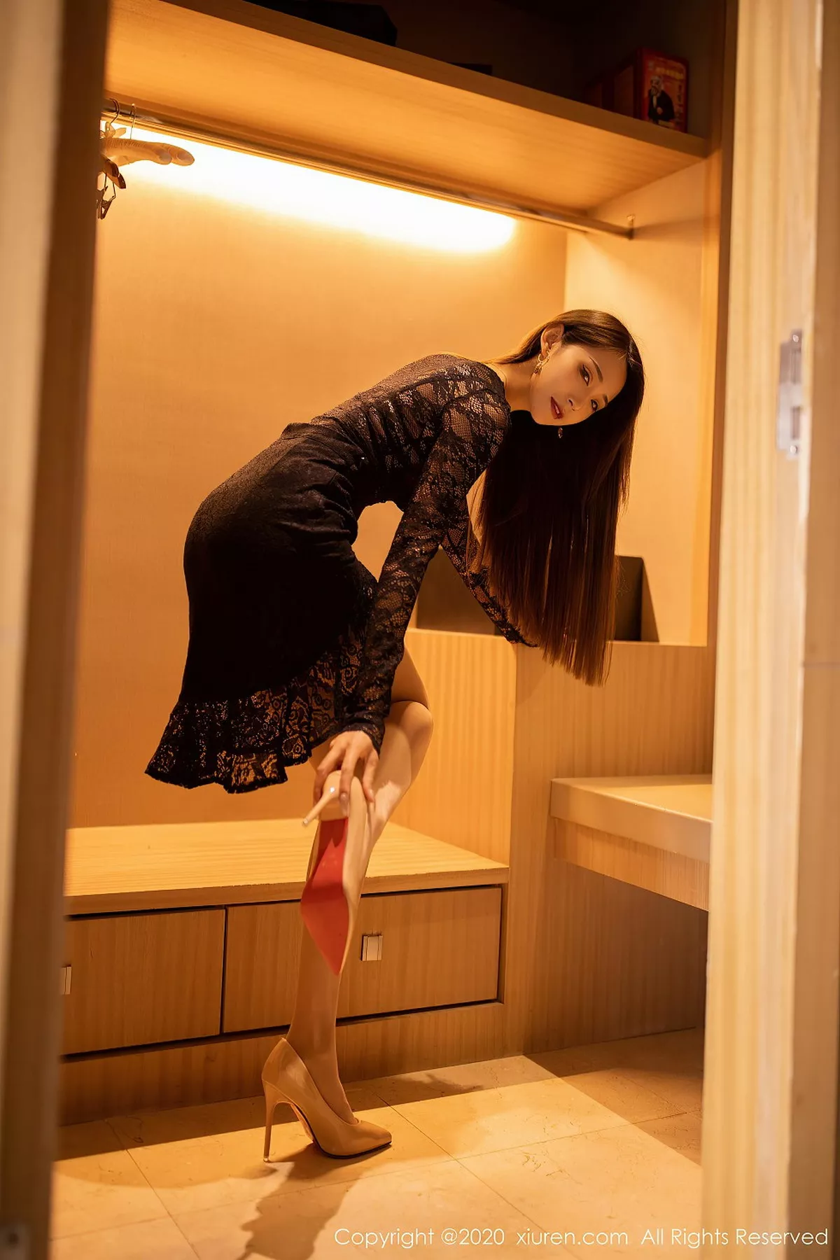 秀人集.com_[XiuRen秀人网]No.2576_丽质模特周慕汐fairy私房脱镂空吊裙露性感内衣肉丝裤袜诱惑写真45P