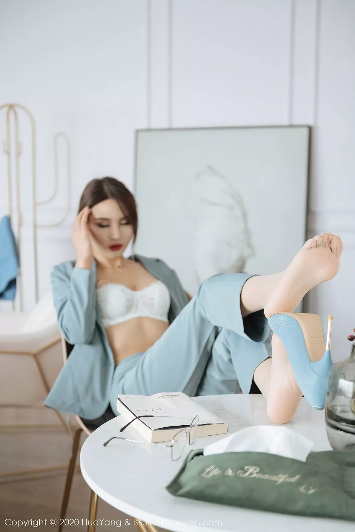 秀人集.com_[HuaYang花漾]Vol.295_嫩模Emily顾奈奈经典酷爽职场西服半脱露性感内衣诱惑写真72P