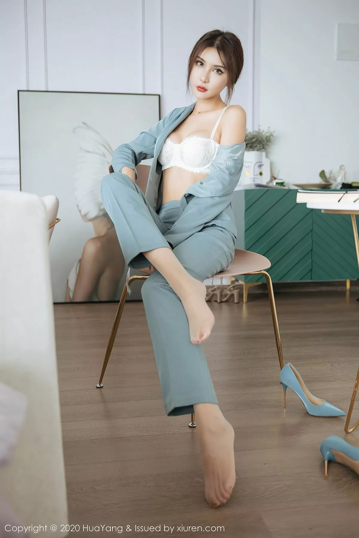 秀人集.com_[HuaYang花漾]Vol.295_嫩模Emily顾奈奈经典酷爽职场西服半脱露性感内衣诱惑写真72P