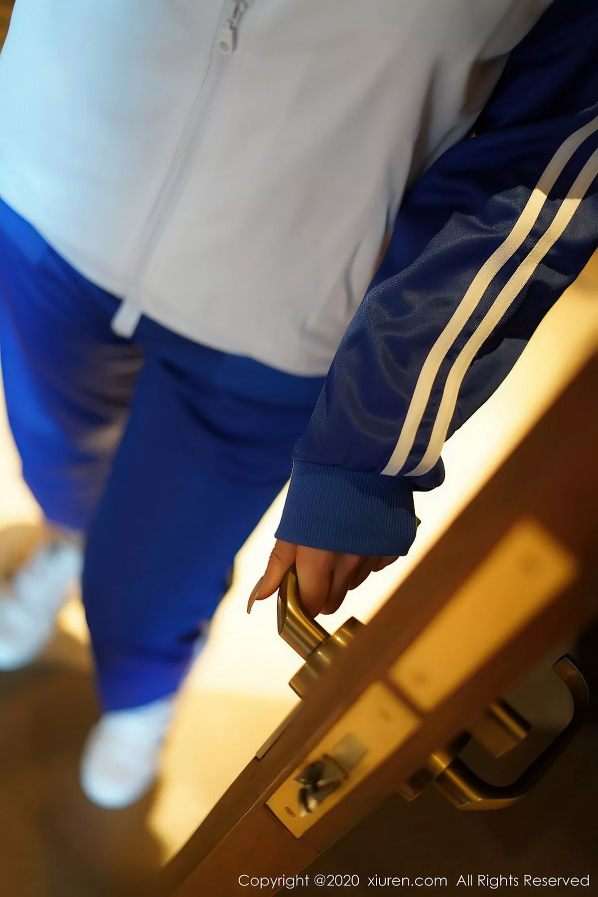 秀人集.com_[XiuRen秀人网]No.2586_嫩模柴婉艺Averie清纯校服主题蓝白运动校服半脱撩人诱惑写真48P