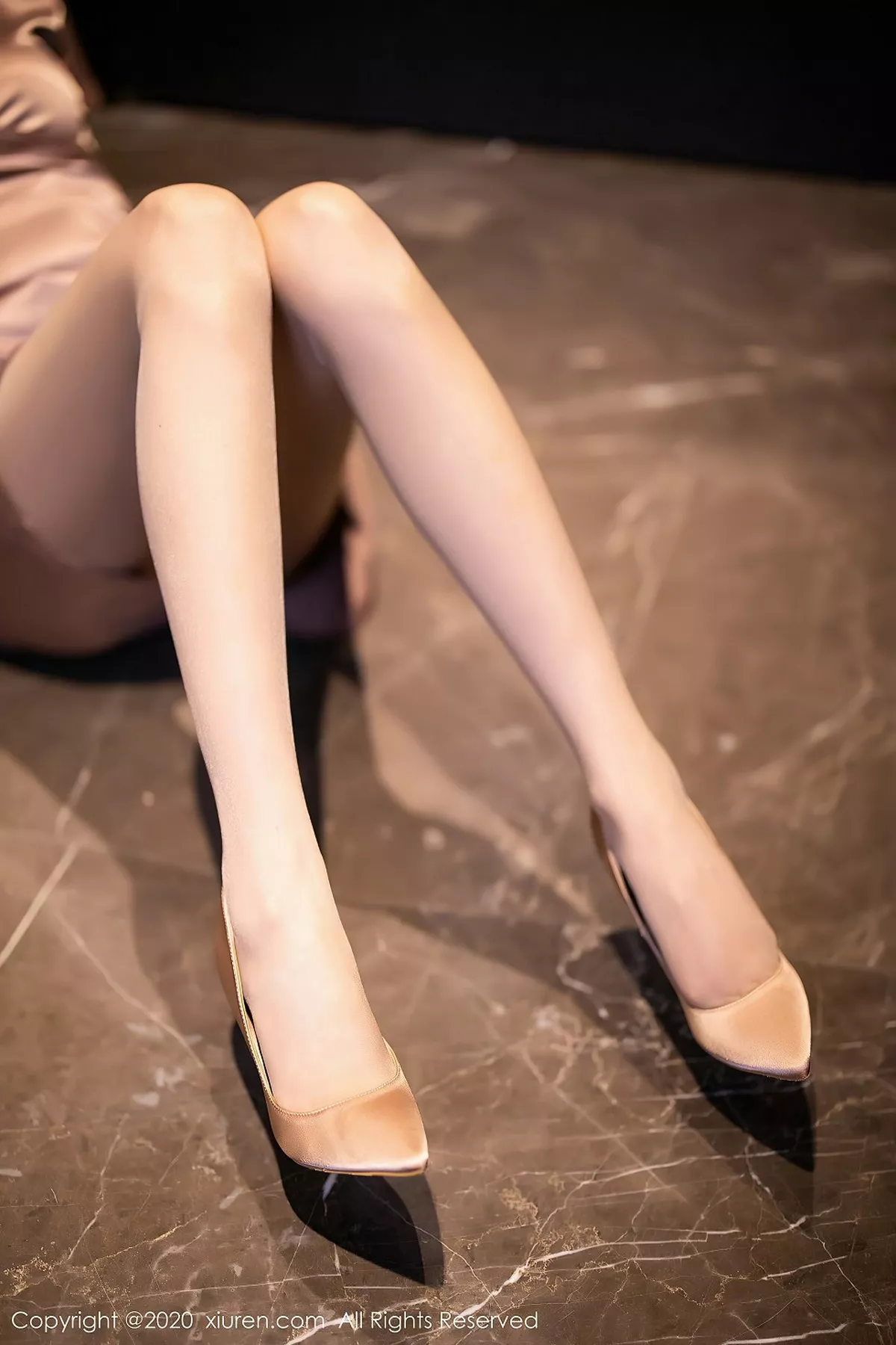 秀人集.com_[XiuRen秀人网]No.2587_女神杨晨晨sugar香槟色吊裙半撩露超薄肉丝裤袜秀翘臀诱惑写真88P