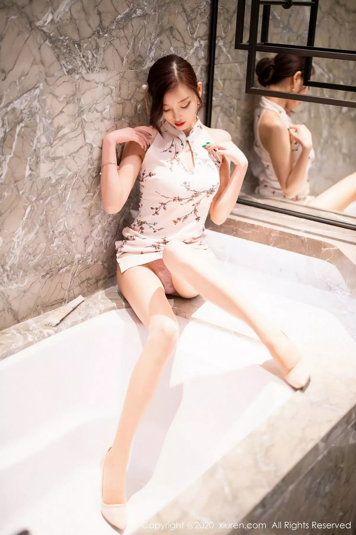 秀人集.com_[XiuRen秀人网]No.2487_女神杨晨晨sugar私房古韵旗袍配肉丝裤袜秀完美身材诱惑写真102P