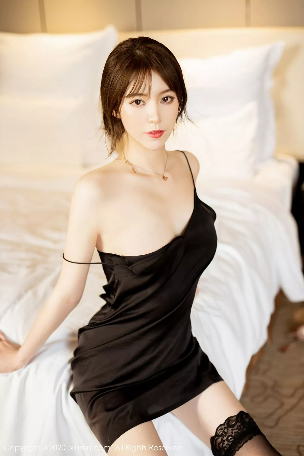 秀人集.com_[XiuRen秀人网]No.2483_嫩模yoo优优私房吊带睡裙配蕾丝袜半脱露火辣身材撩人诱惑写真45P