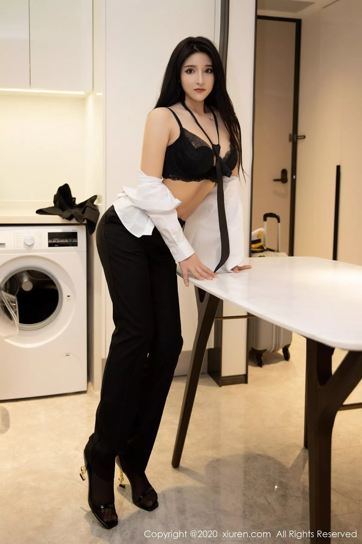 秀人集.com_[XiuRen秀人网]No.2484_嫩模蛛妹妹妹飒爽帅气女机长主题私房开档黑丝裤袜完美诱惑写真59P