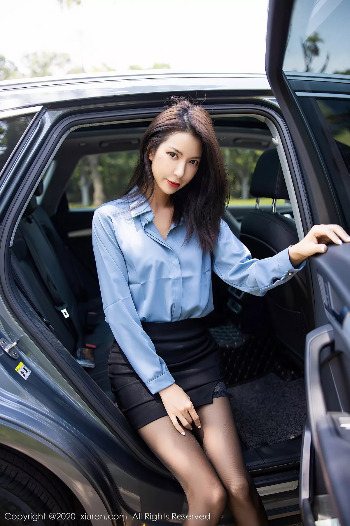 秀人集.com_[XiuRen秀人网]No.2599_气质美女Carry香车美人车拍主题性感内衣配黑丝袜极致魅惑写真82P