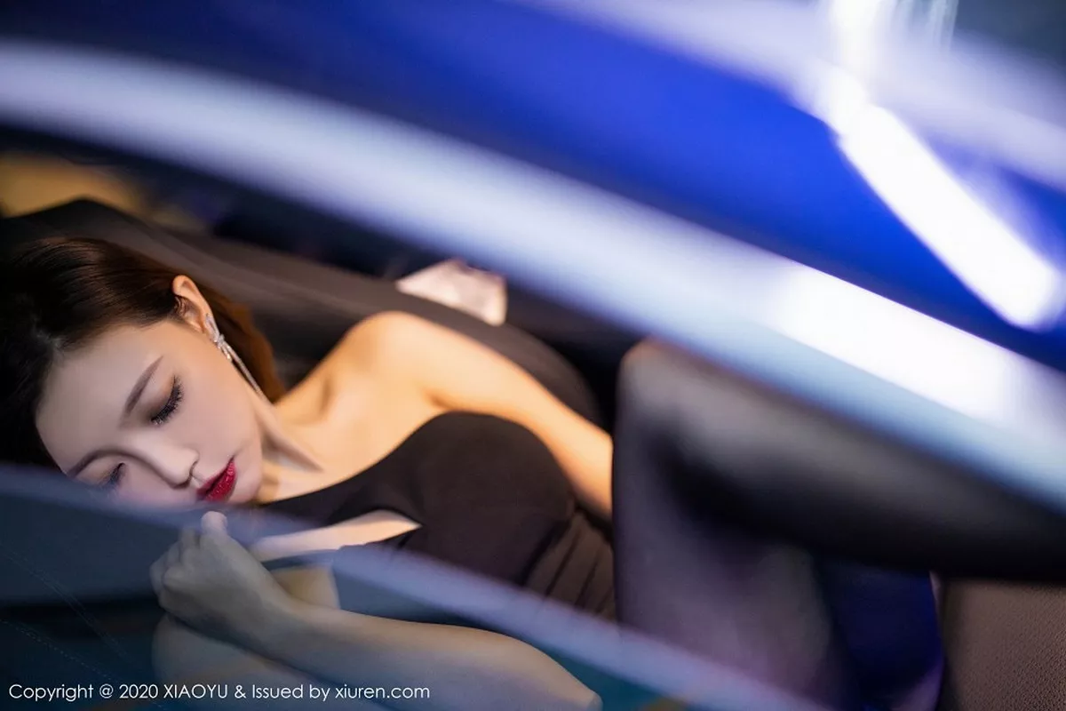 秀人集.com_[XiaoYu画语界]Vol.356_女神冯木木LRIS绚丽光影时尚车拍主题无内黑丝裤袜诱惑写真110P
