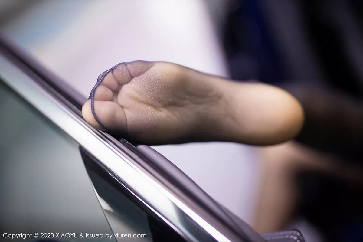 秀人集.com_[XiaoYu画语界]Vol.356_女神冯木木LRIS绚丽光影时尚车拍主题无内黑丝裤袜诱惑写真110P