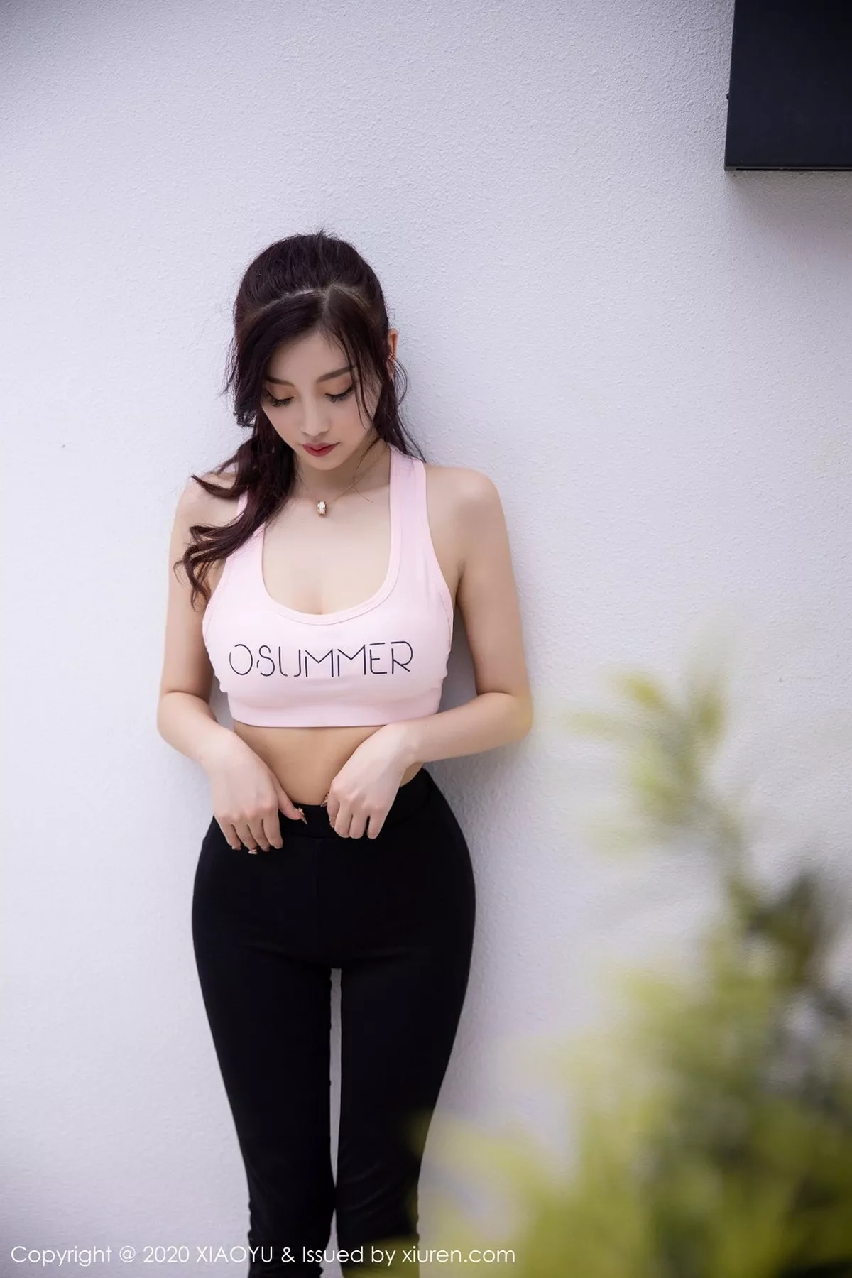 秀人集.com_[XiaoYu画语界]Vol.358_女神杨晨晨sugar阳朔旅拍粉色运动内衣秀魔鬼身材诱惑写真70P