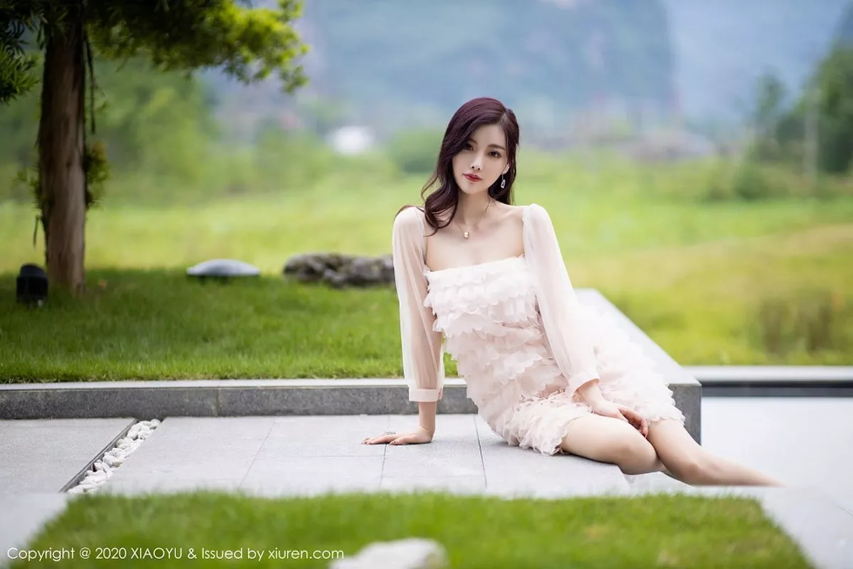 秀人集.com_[XiaoYu画语界]Vol.358_女神杨晨晨sugar阳朔旅拍粉色运动内衣秀魔鬼身材诱惑写真70P