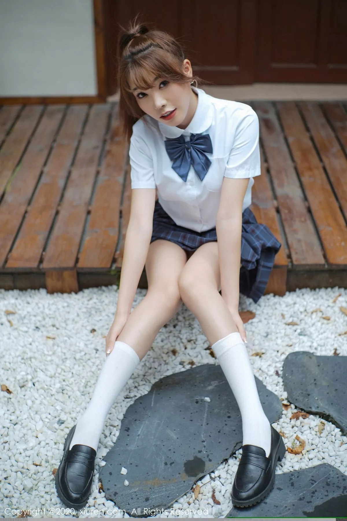 秀人集.com_[XiuRen秀人网]No.2502_女神芝芝Booty私房JK制服主题+粉色蕾丝内衣露惹火身材诱惑写真43P