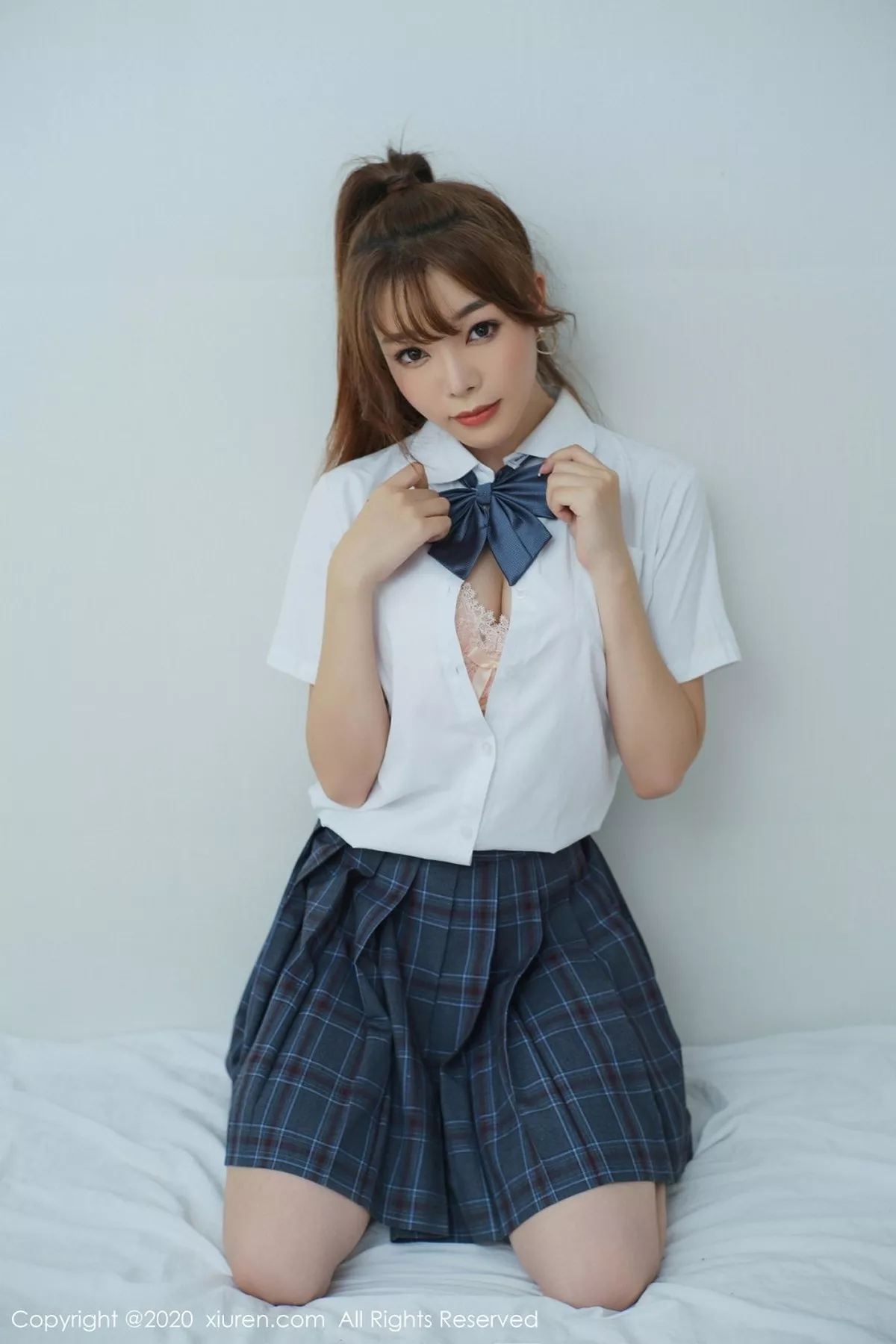 秀人集.com_[XiuRen秀人网]No.2502_女神芝芝Booty私房JK制服主题+粉色蕾丝内衣露惹火身材诱惑写真43P