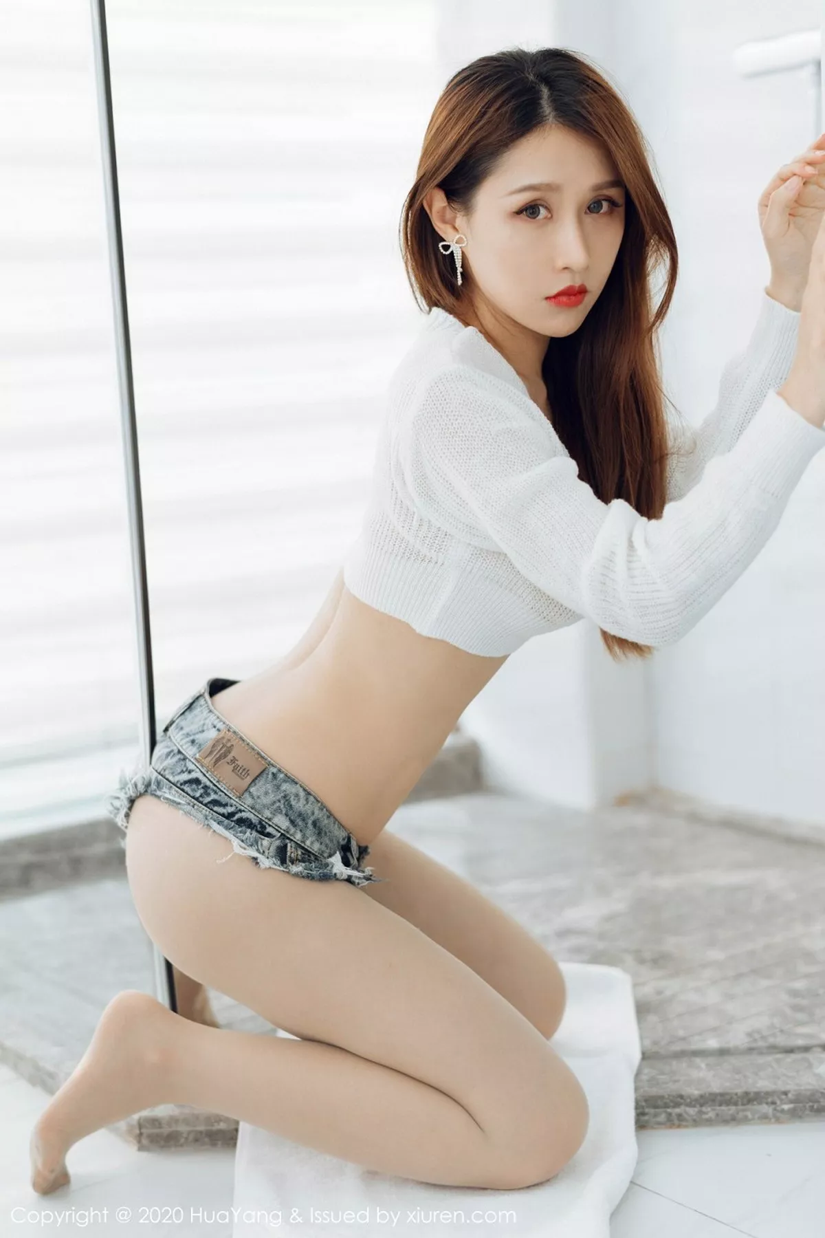 秀人集.com_[HuaYang花漾]Vol.281_嫩模徐安安破烂超短牛仔裤主题私房半脱露翘臀惹火诱惑写真54P