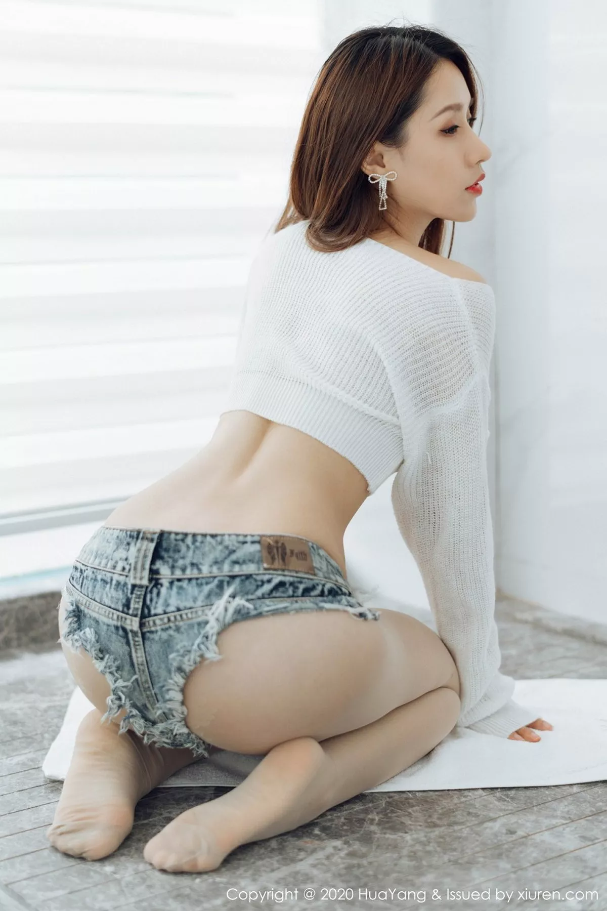 秀人集.com_[HuaYang花漾]Vol.281_嫩模徐安安破烂超短牛仔裤主题私房半脱露翘臀惹火诱惑写真54P