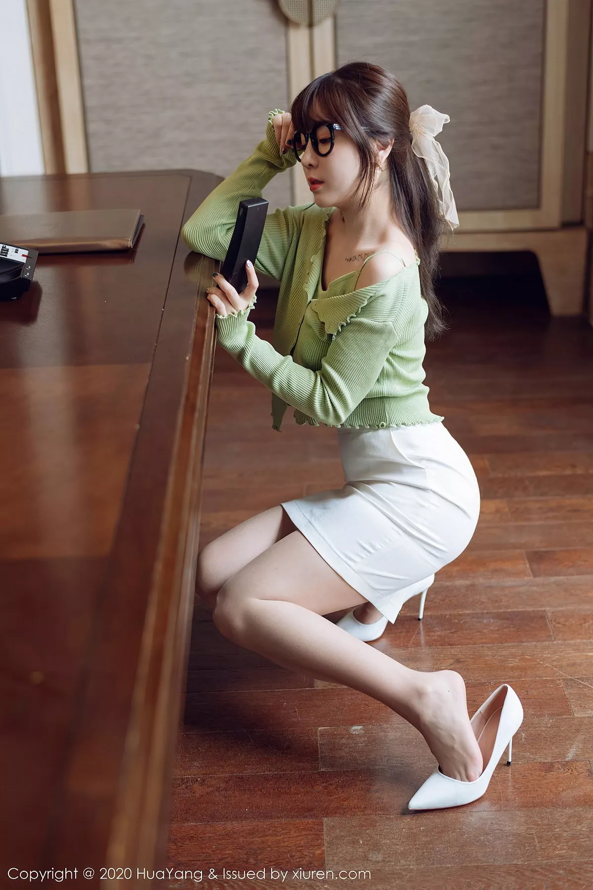 秀人集.com_[HuaYang花漾]Vol.298_女神王雨纯西双版纳旅拍性感职场制服系列完美诱惑写真80P