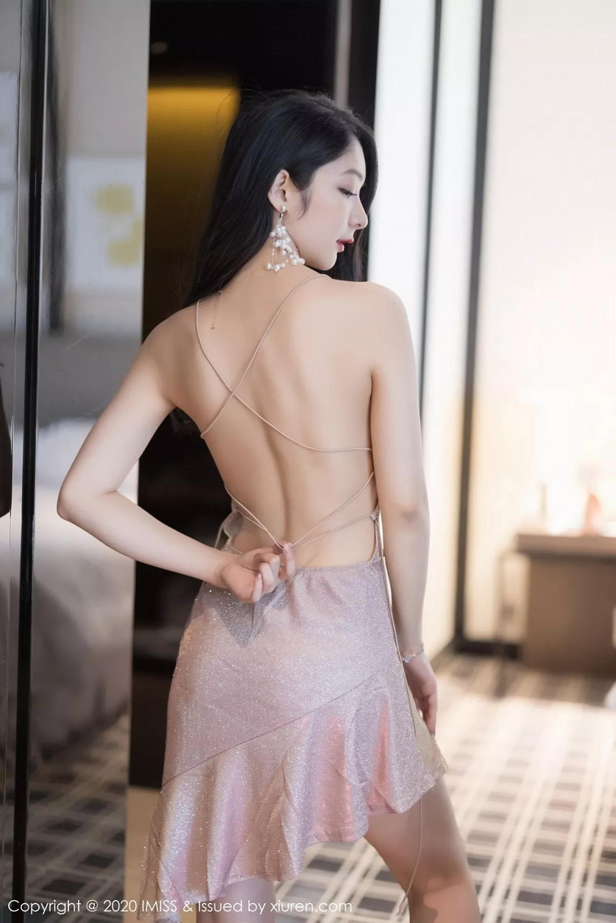 秀人集.com_[IMISS爱蜜社]Vol.511_女神Angela小热巴私房典雅吊裙配肉丝裤袜秀完美身材诱惑写真55P