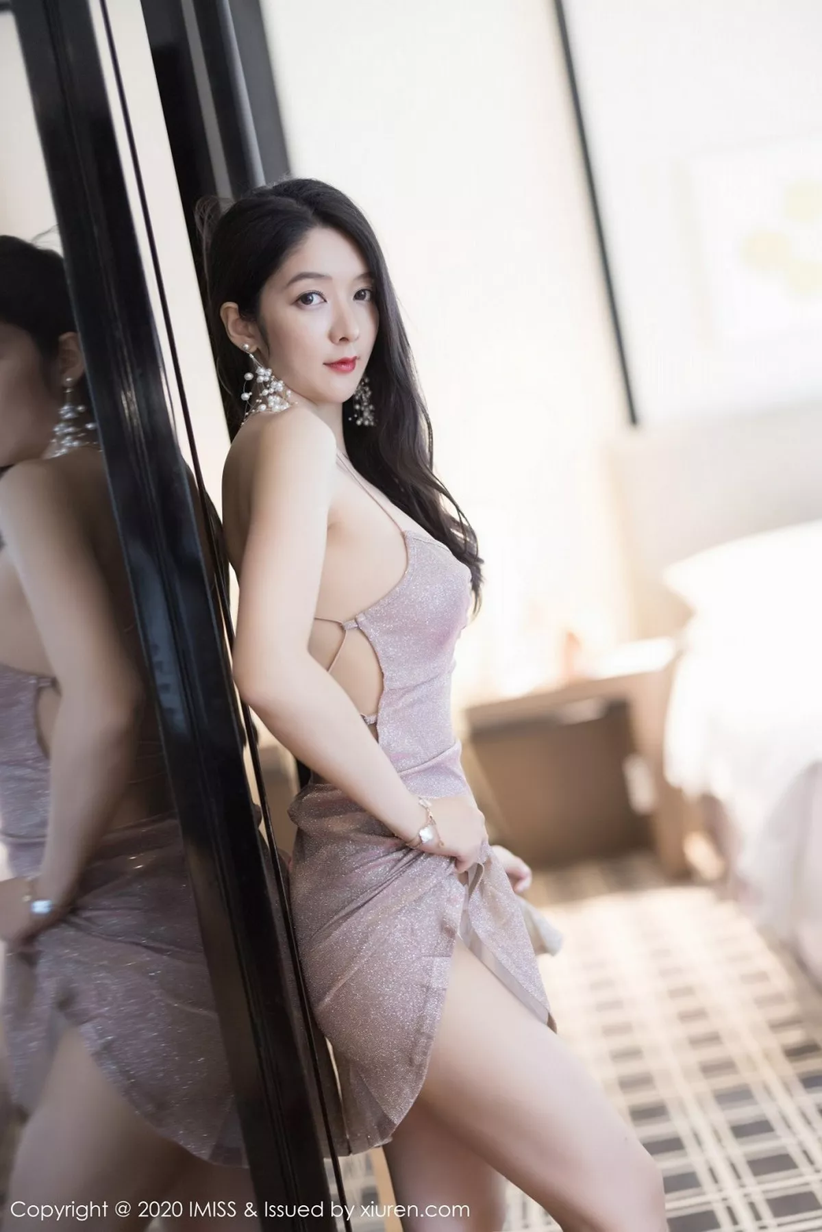 秀人集.com_[IMISS爱蜜社]Vol.511_女神Angela小热巴私房典雅吊裙配肉丝裤袜秀完美身材诱惑写真55P