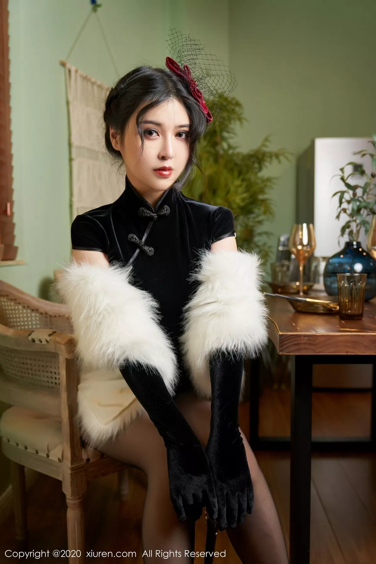 秀人集.com_[XiuRen秀人网]No.2669_嫩模韩静安私房婀娜旗袍半撩露黑丝裤袜秀翘臀极致诱惑写真70P