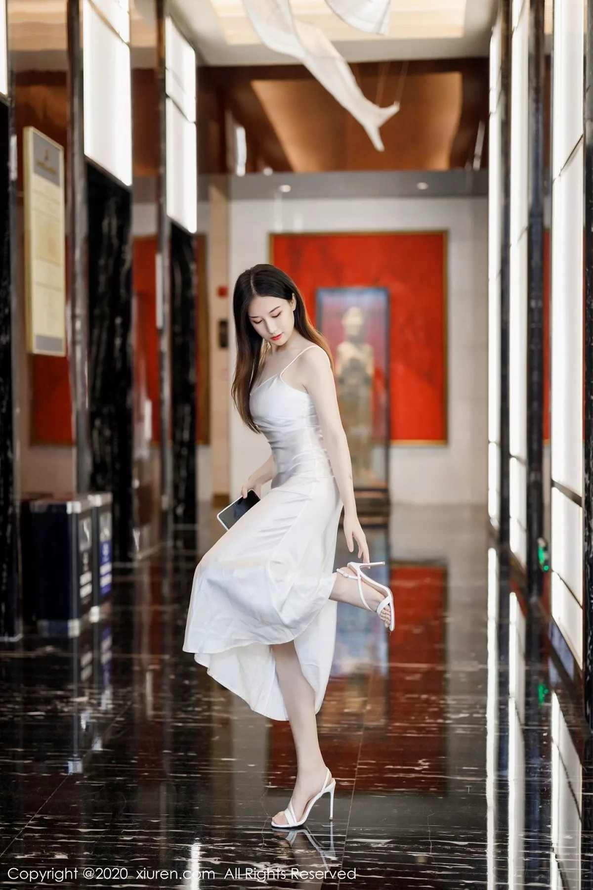 秀人集.com_[XiuRen秀人网]No.2675_嫩模月音瞳私房华丽蕾丝吊裙配无内肉丝裤袜秀翘臀极致魅惑写真47P