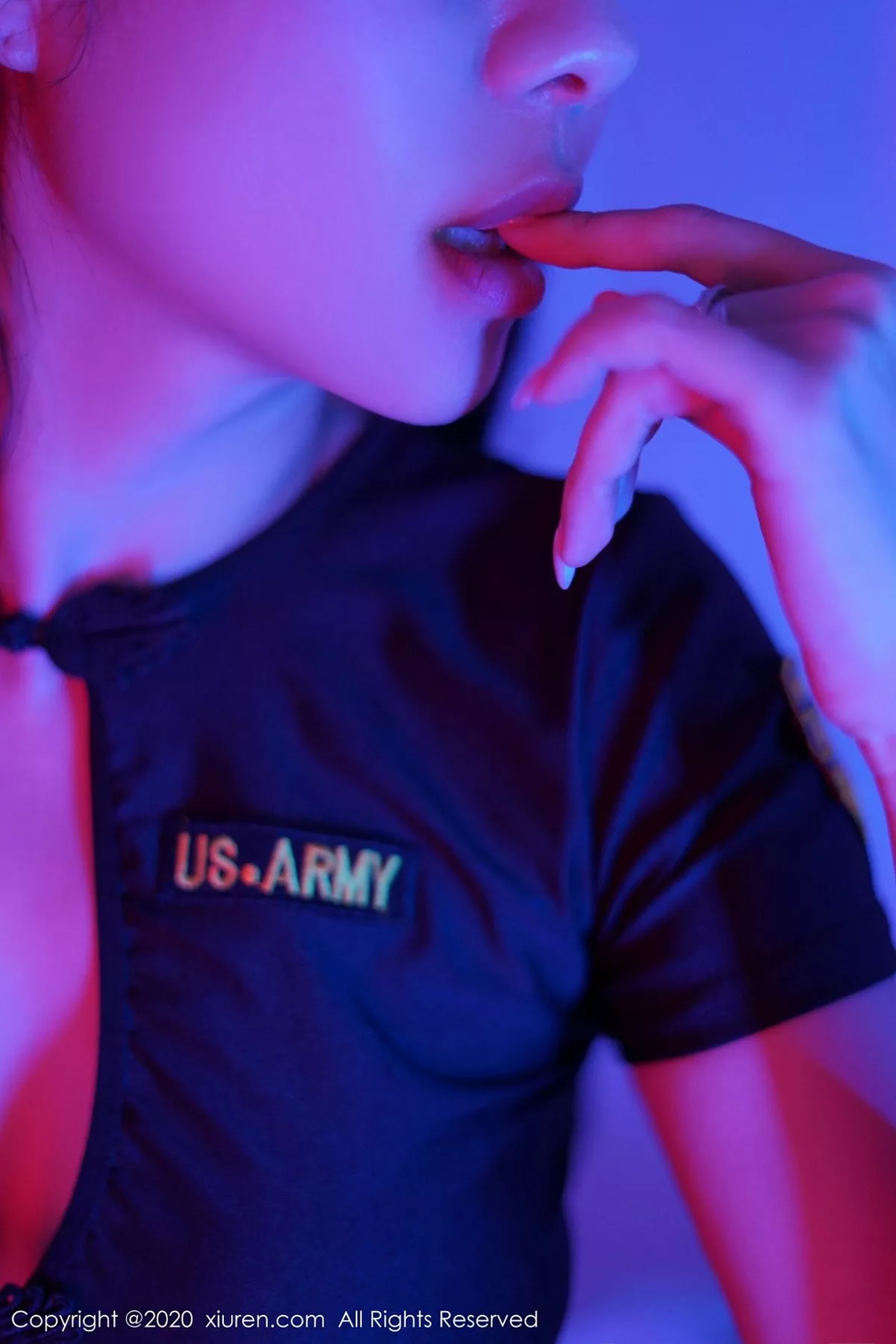 秀人集.com_[XiuRen秀人网]No.2681_御姐果儿Victoria暗色光魅惑警花制服主题私房黑丝网袜诱惑写真35P