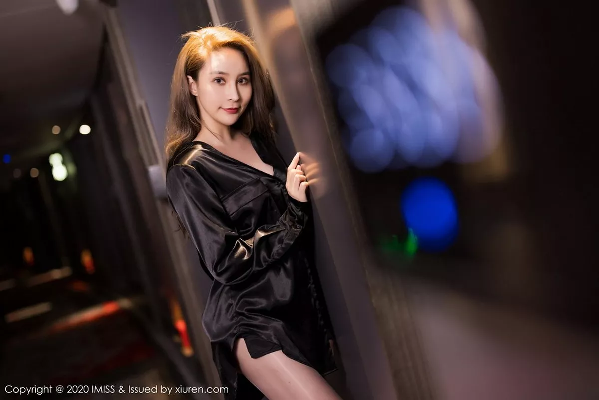 秀人集.com_[IMISS爱蜜社]Vol.514_嫩模Jermy半脱黑色衬衫露性感内衣开档肉丝裤袜极致魅惑写真47P