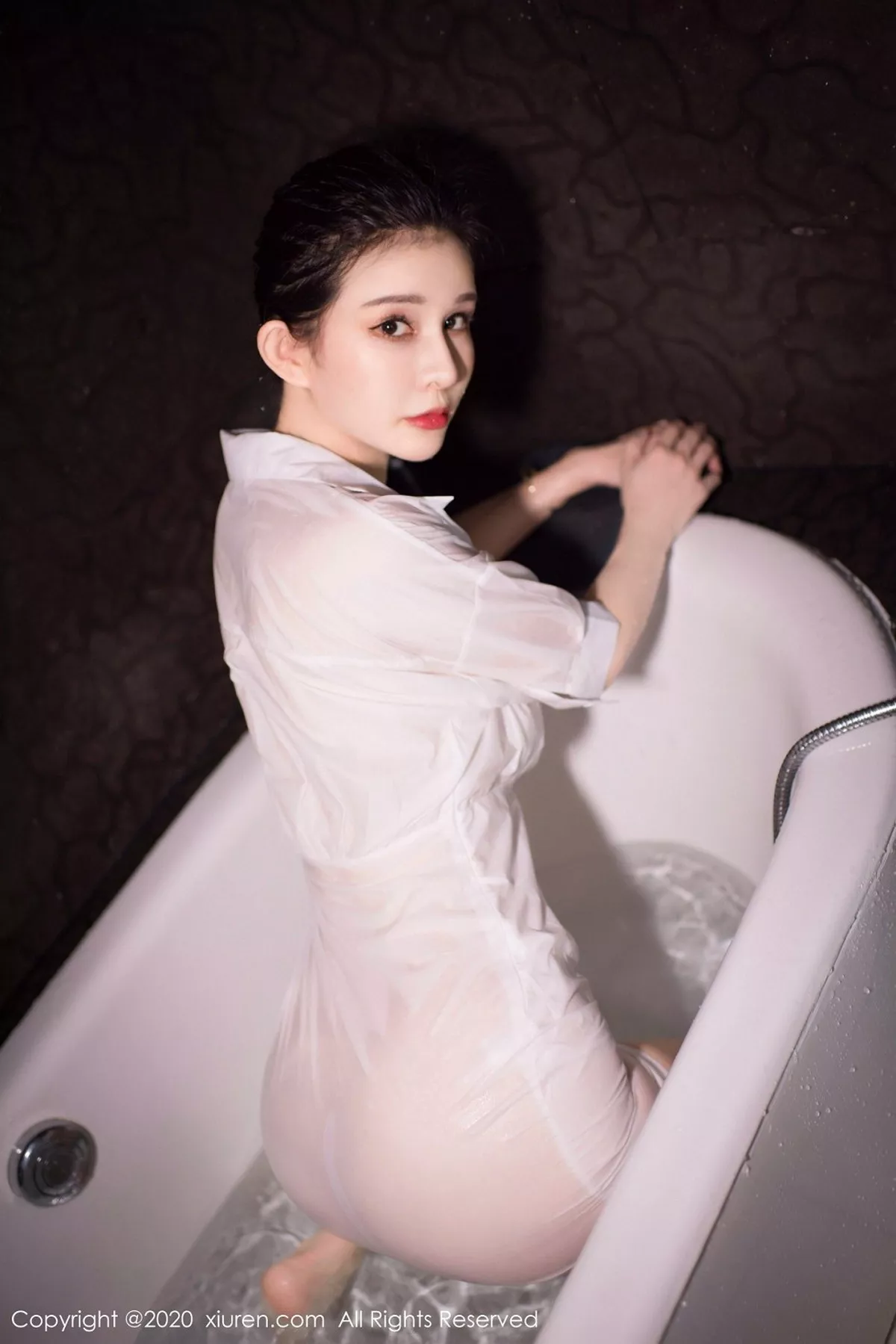 秀人集.com_[XiuRen秀人网]No.2684_女神张雨萌私房浴缸性感真空白色衬衫湿身秀惹火身材诱惑写真46P