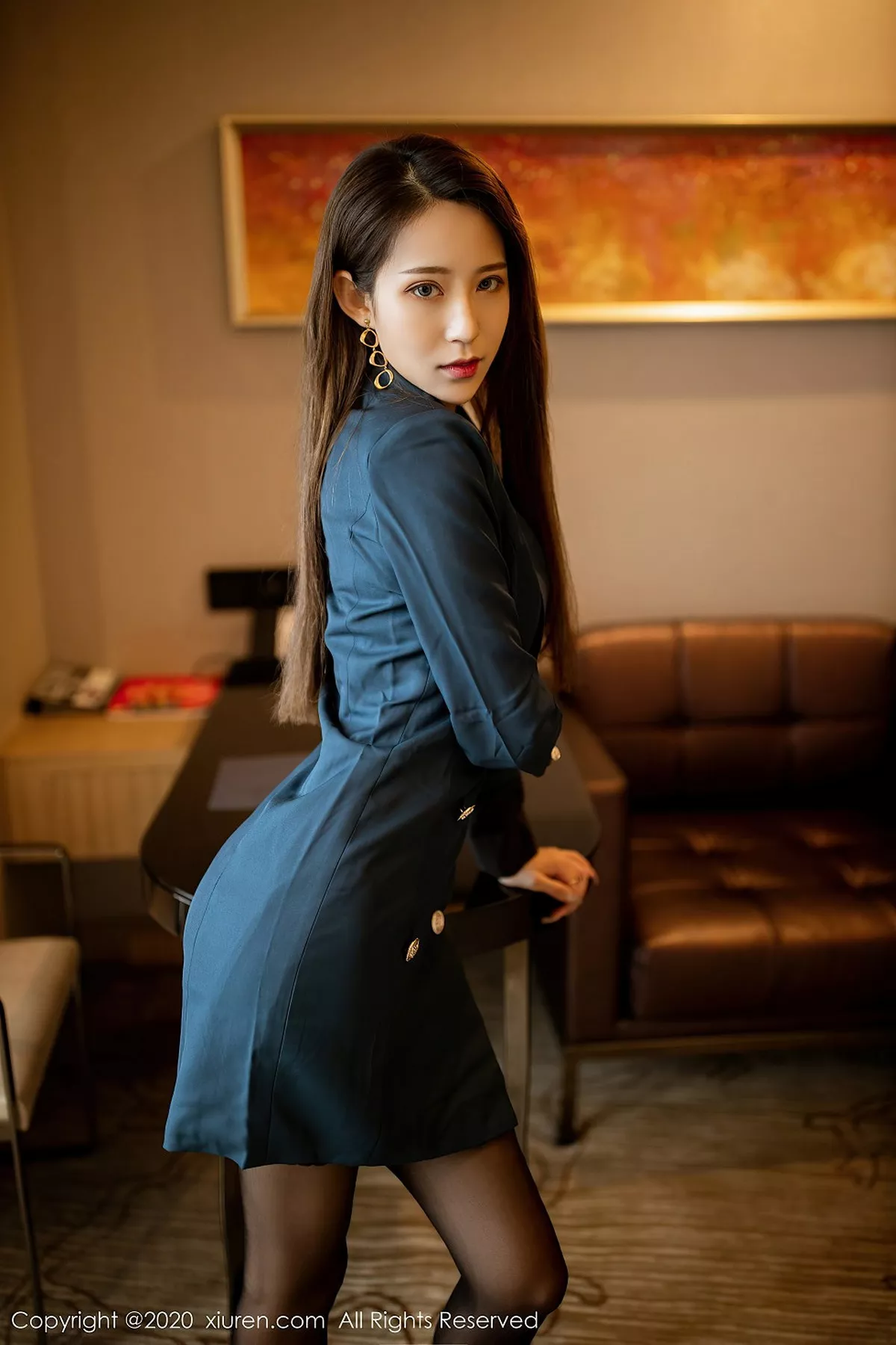 秀人集.com_[XiuRen秀人网]No.2606_丽质模特周慕汐baby私房脱大衣露性感内衣黑色蕾丝袜诱惑写真53P