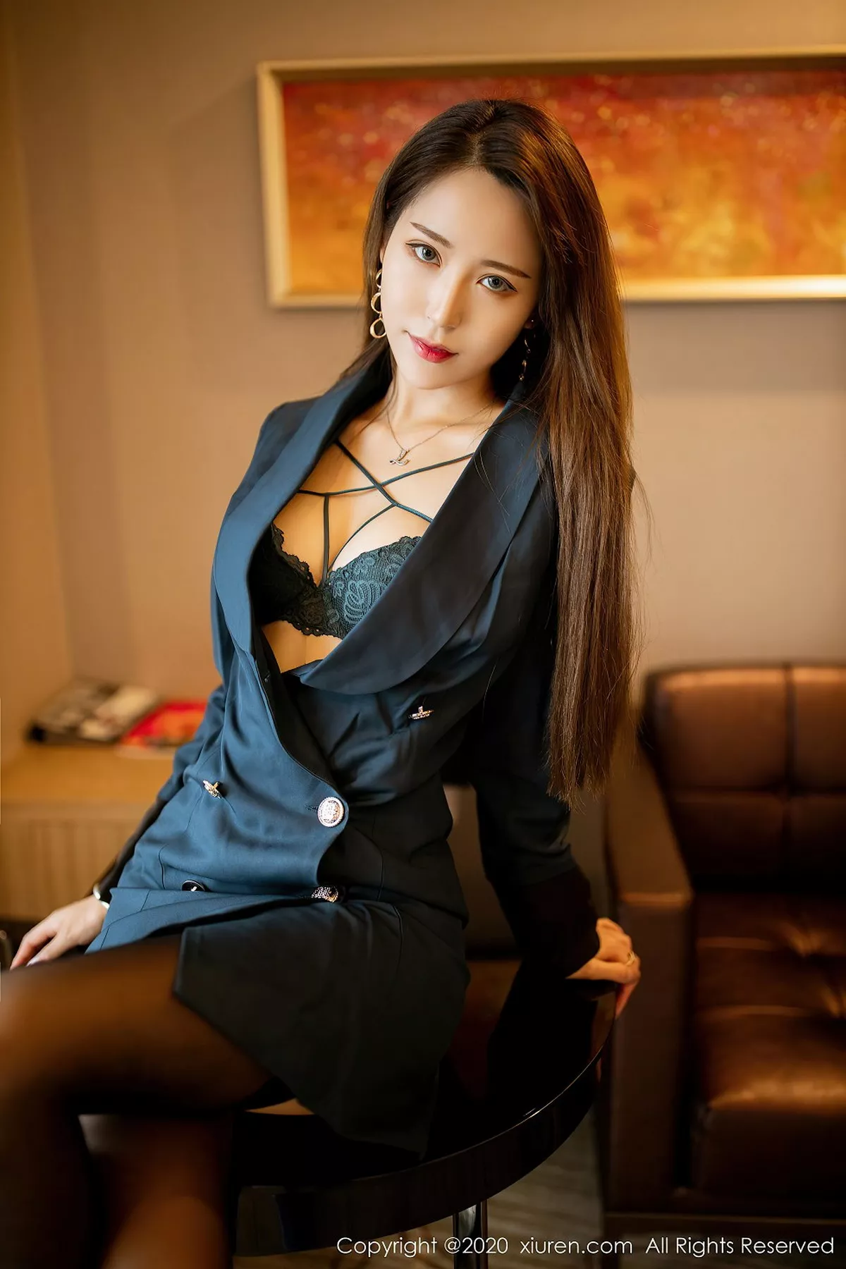 秀人集.com_[XiuRen秀人网]No.2606_丽质模特周慕汐baby私房脱大衣露性感内衣黑色蕾丝袜诱惑写真53P