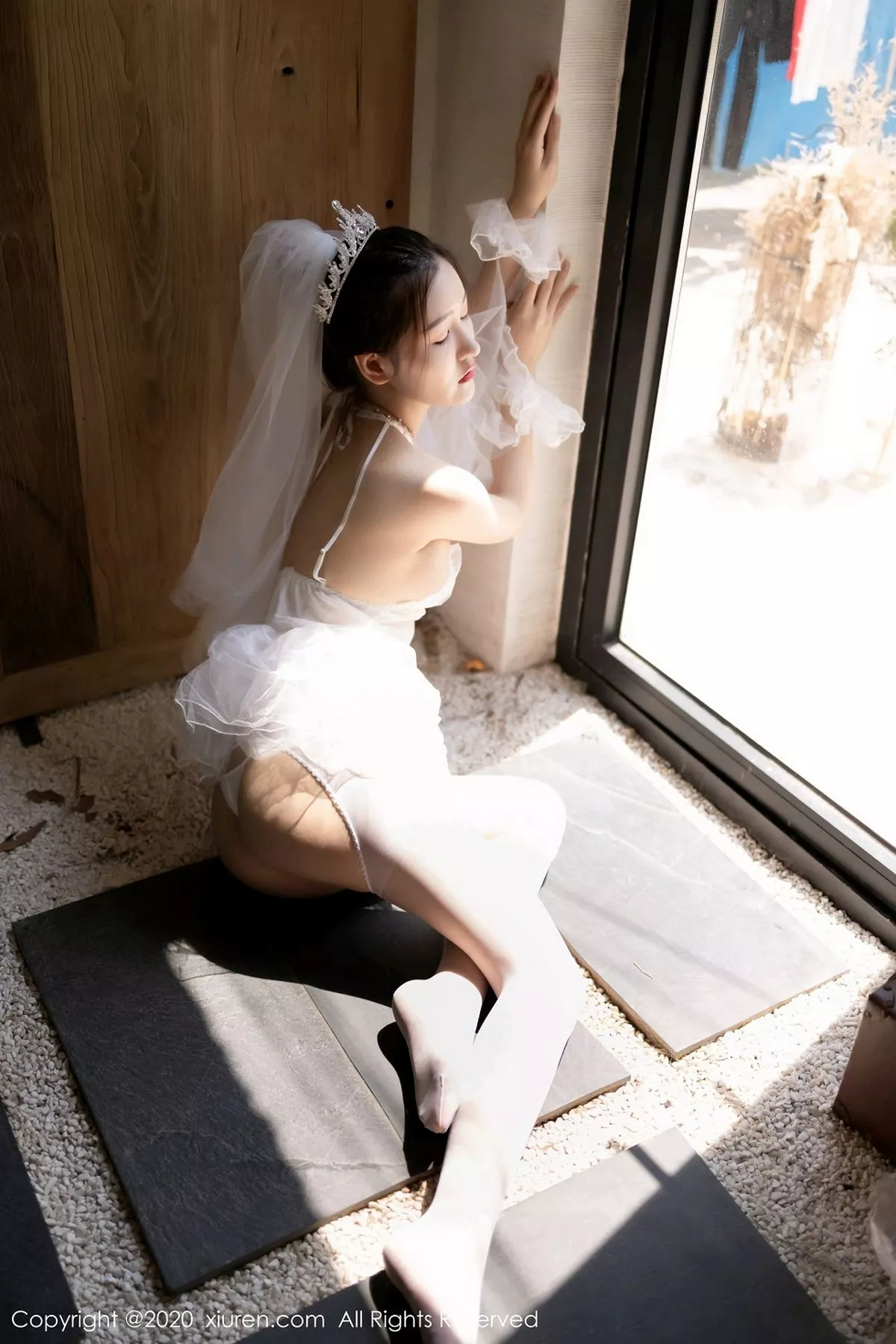 秀人集.com_[XiuRen秀人网]No.2706_嫩模沈梦瑶花园新娘主题薄透内衣配开档白丝裤袜秀翘臀诱惑写真50P