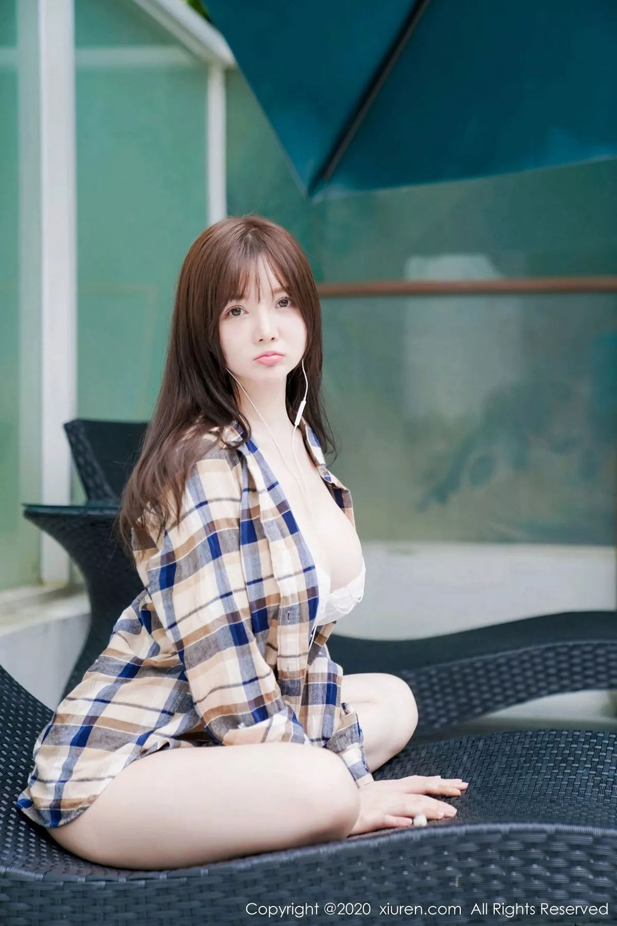 秀人集.com_[XiuRen秀人网]No.2708_女神糯美子Mini三亚旅拍泳池格子衬衫露白色内衣秀豪乳诱惑写真50P